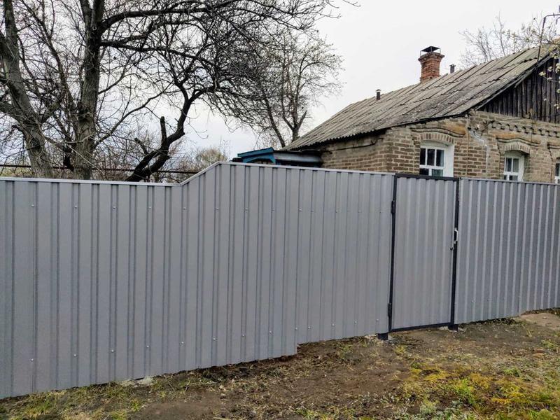Купить Забор металлический оцинкованный для дачи в Москве по цене от 870 руб. Забор металлический оцинкованный для дачи купить Москва